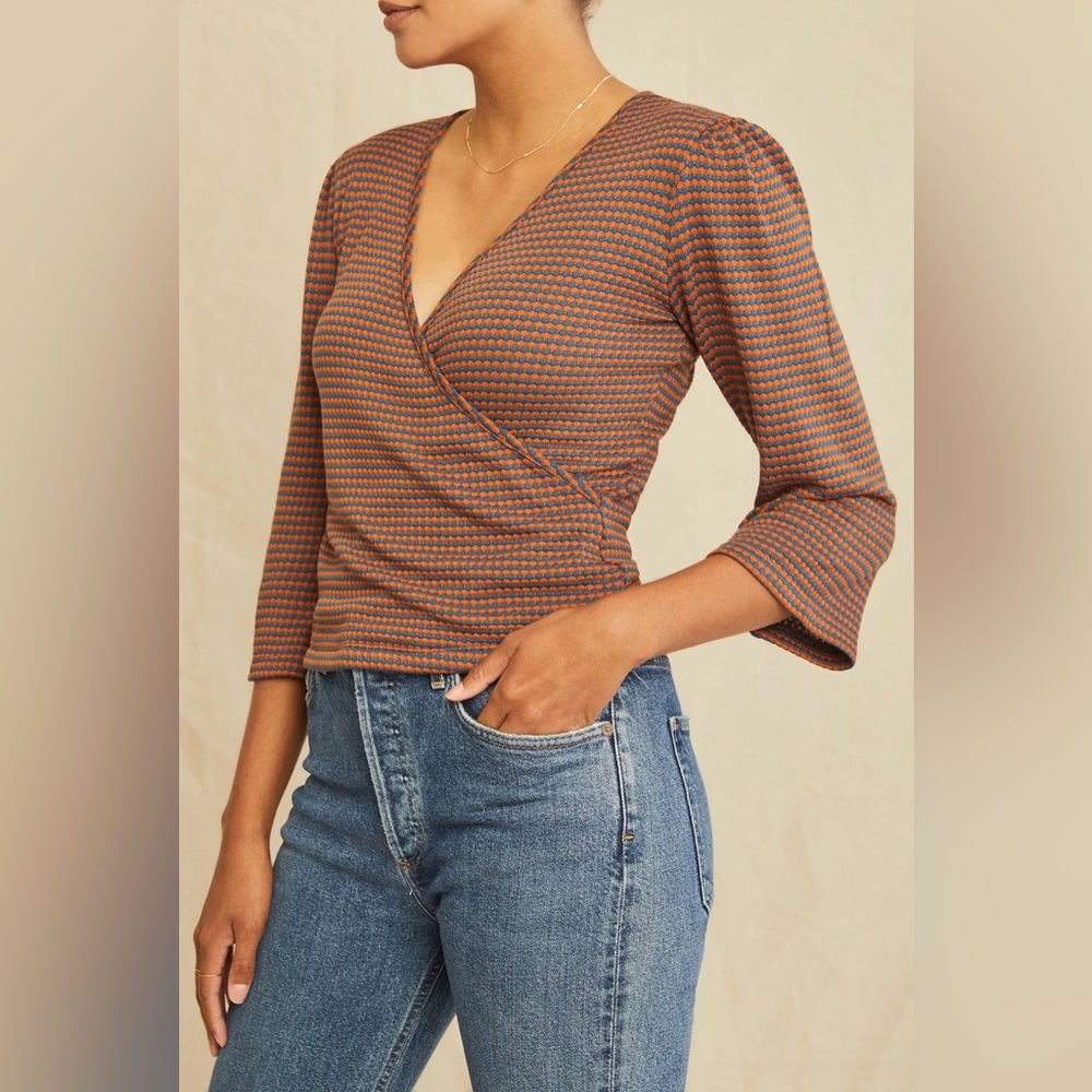 Amour Vert Nina Scallop Knit wrap top like new